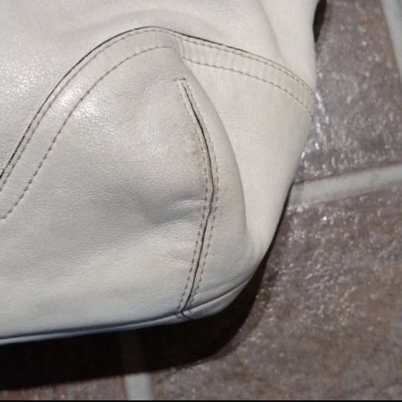 Coach all leatherB066-9544 off white cream buckle strap Soho satchel tote - Picture 3 of 11